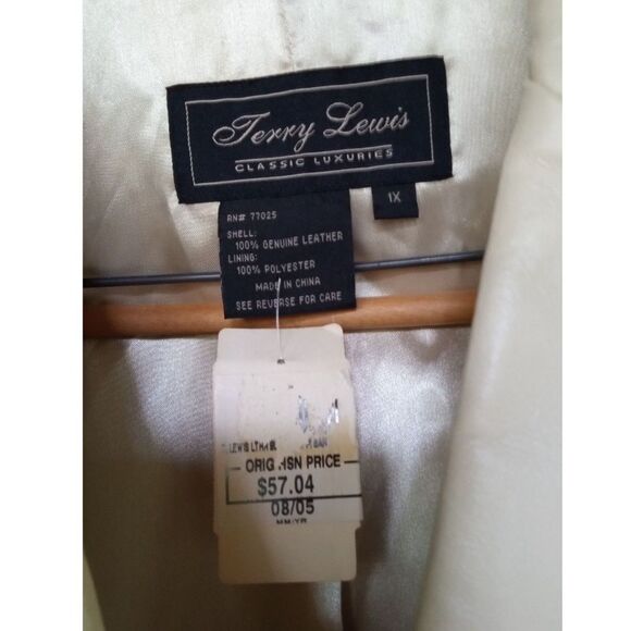 White - Picture 2 of 11